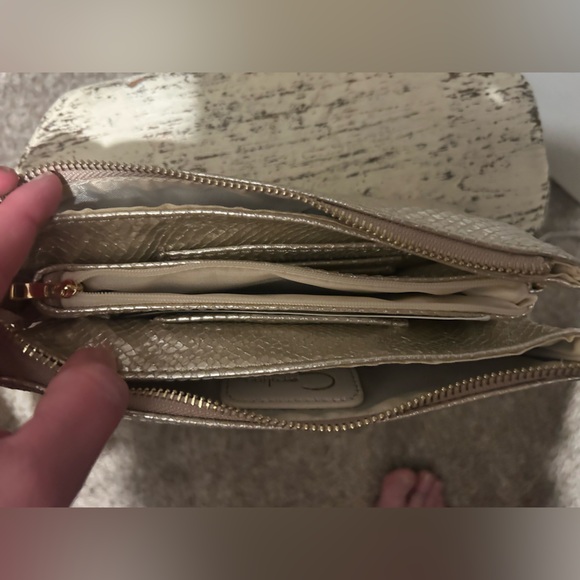 Chic Metallic Wristlet/ crossbody Clutch, NWOT - Picture 4 of 4